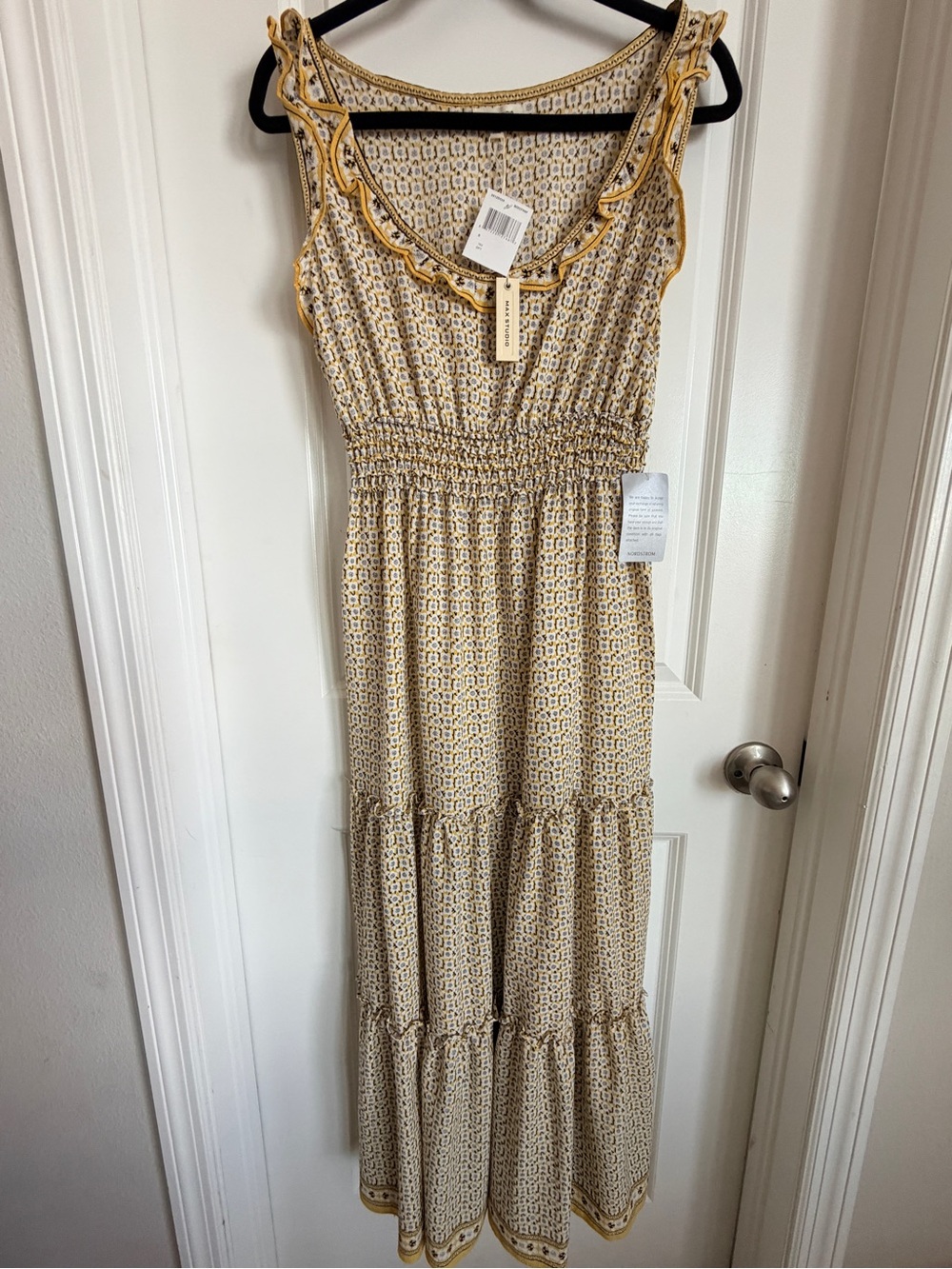 Max Studio Sleeveless in vibrant Yellow Print Maxi Dress size small